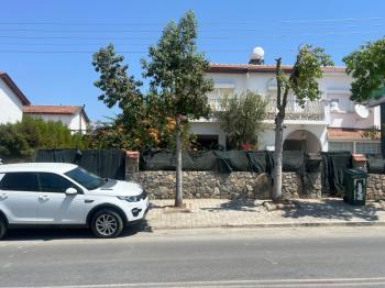 GÖÇMENKÖY'DE  AYLIK ÖDEMELİ  CADDE ÜZERİNDE TİCARİ İZİNLİ KİRALIK İŞ YERİ 