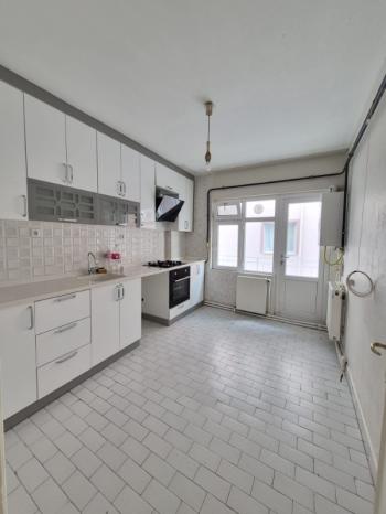 AFYON ÜÇOK EMLAKTAN ESENTEPE MAH KİRALIK 3+1 NEZİH BÖLGEDE 2 KAT ARAKAT DAİRE
