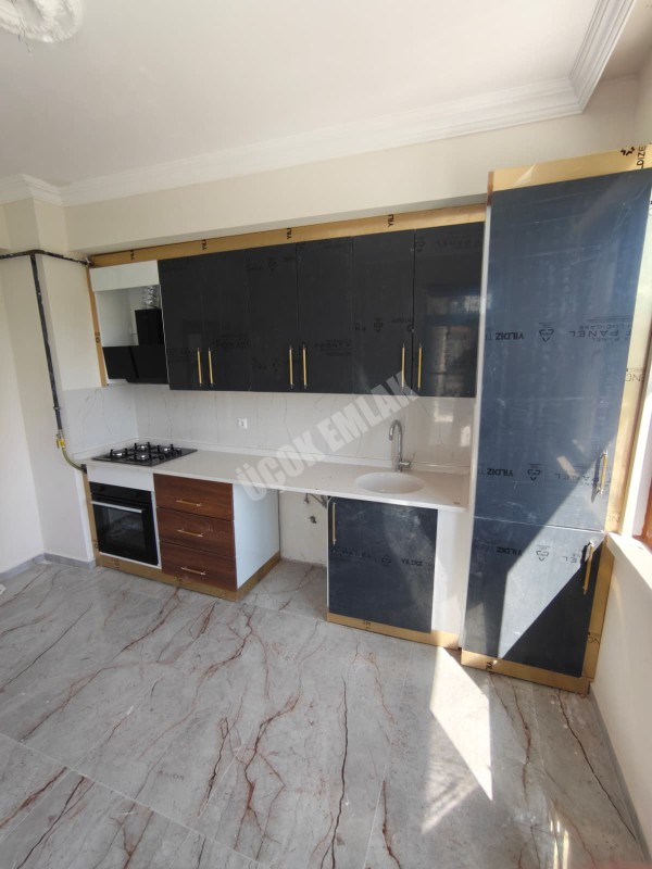 * AFYON ÜÇOK EMLAKTAN MAREŞAL FEVZİ ÇAKMAK MAH 3+1 120M² EBEVEYN BANYOLU SATILIK DAİRE * 
