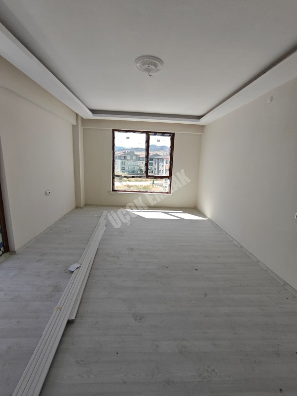 * AFYON ÜÇOK EMLAKTAN MAREŞAL FEVZİ ÇAKMAK MAH 3+1 120M² EBEVEYN BANYOLU SATILIK DAİRE * 