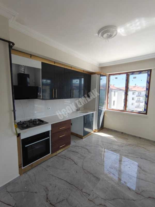 * AFYON ÜÇOK EMLAKTAN MAREŞAL FEVZİ ÇAKMAK MAH 3+1 120M² EBEVEYN BANYOLU SATILIK DAİRE * 