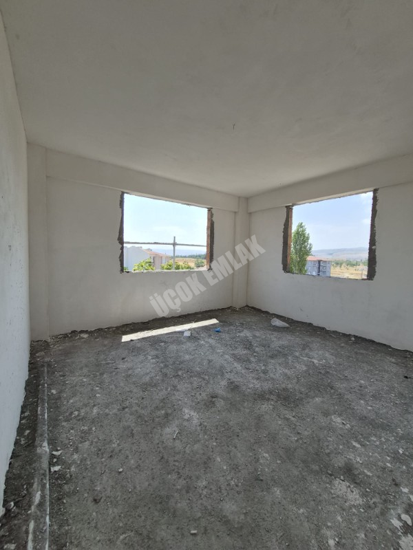 AFYON ÜÇOK EMLAKTAN MAREŞAL DE SATILIK SIFIR TOPRAKTAN 2+1 FIRSAT DAİRELER
