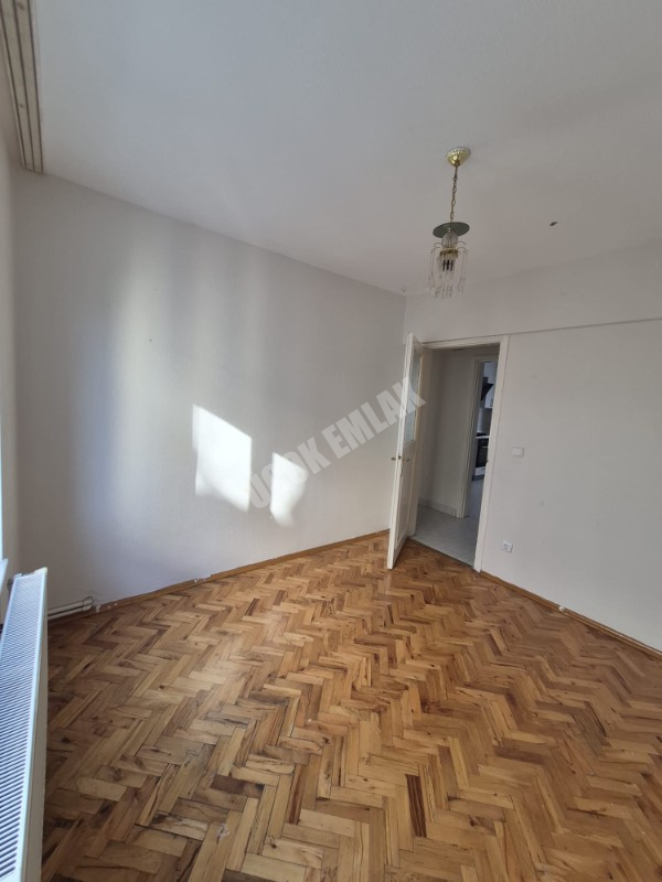 AFYON ÜÇOK EMLAKTAN ESENTEPE MAH KİRALIK 3+1 NEZİH BÖLGEDE 2 KAT ARAKAT DAİRE