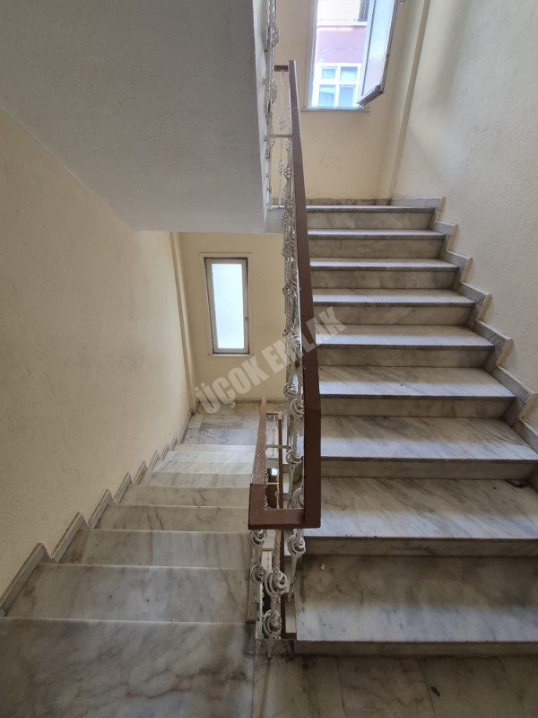 AFYON ÜÇOK EMLAKTAN ESENTEPE MAH KİRALIK 3+1 NEZİH BÖLGEDE 2 KAT ARAKAT DAİRE