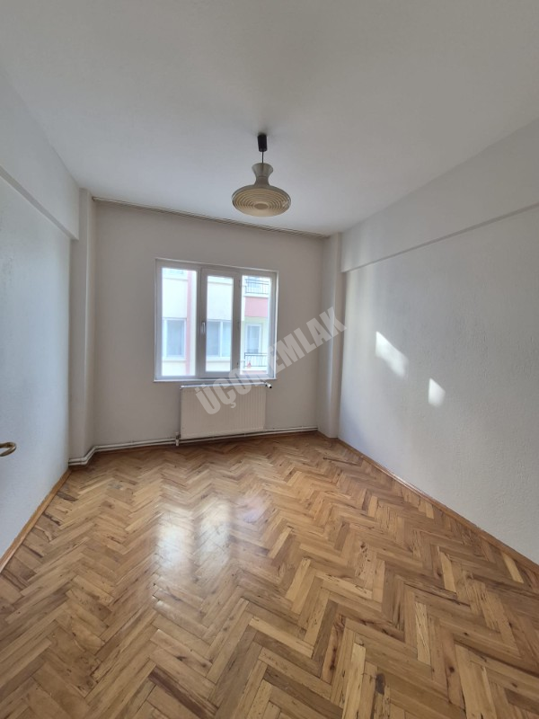 AFYON ÜÇOK EMLAKTAN ESENTEPE MAH KİRALIK 3+1 NEZİH BÖLGEDE 2 KAT ARAKAT DAİRE