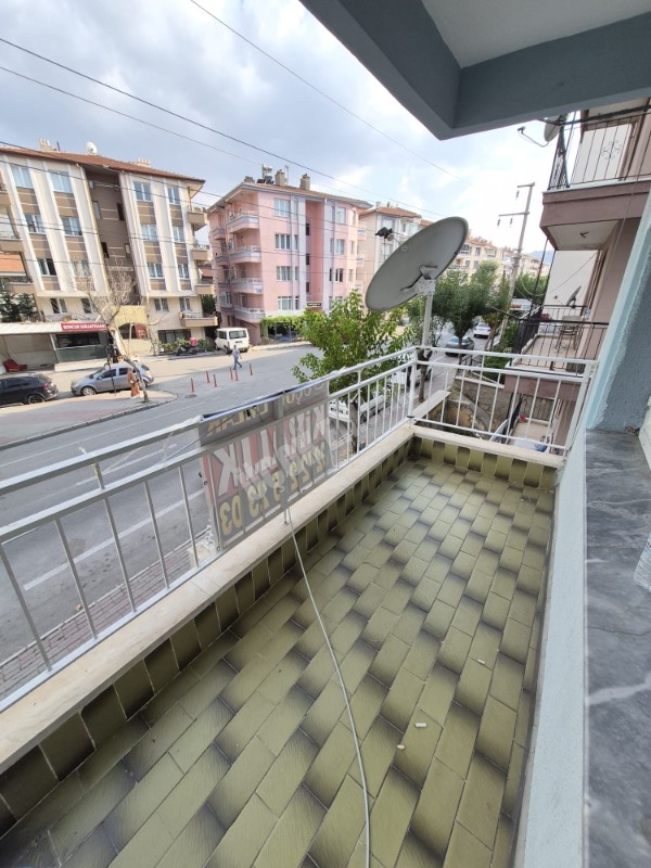 AFYON ÜÇOK EMLAKTAN ESENTEPE MAH KİRALIK 3+1 NEZİH BÖLGEDE 2 KAT ARAKAT DAİRE