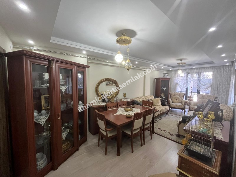 SERHAT MAHALLESİNDE GENİŞ 3+1 SATILIK DAİRE