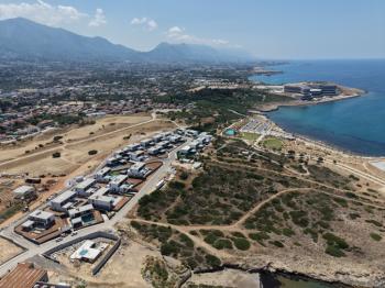 Kıbrıs Girne Çatalköy Bölgesinde Denize Sıfır 710 m2 Arsa İçerisinde Kiralık 4+1 Lüks Türk Tapulu Villa