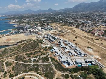 Kıbrıs Girne Çatalköy Bölgesinde Denize Sıfır 710 m2 Arsa İçerisinde Kiralık 4+1 Lüks Türk Tapulu Villa