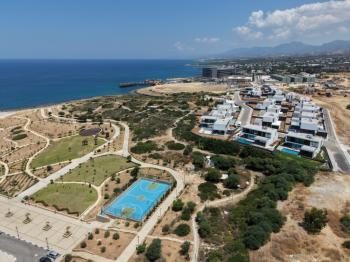 Kıbrıs Girne Çatalköy Bölgesinde Denize Sıfır 710 m2 Arsa İçerisinde Kiralık 4+1 Lüks Türk Tapulu Villa
