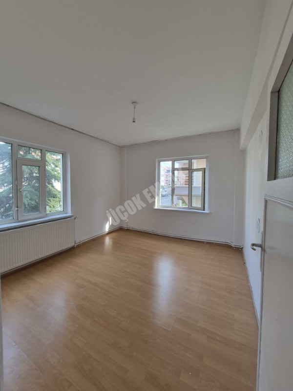 AFYON ÜÇOK EMLAKTAN HARBİŞ KOCATEPE MAH 2+1 80M² TEMİZ BAKIMLI KİRALIK DAİRE