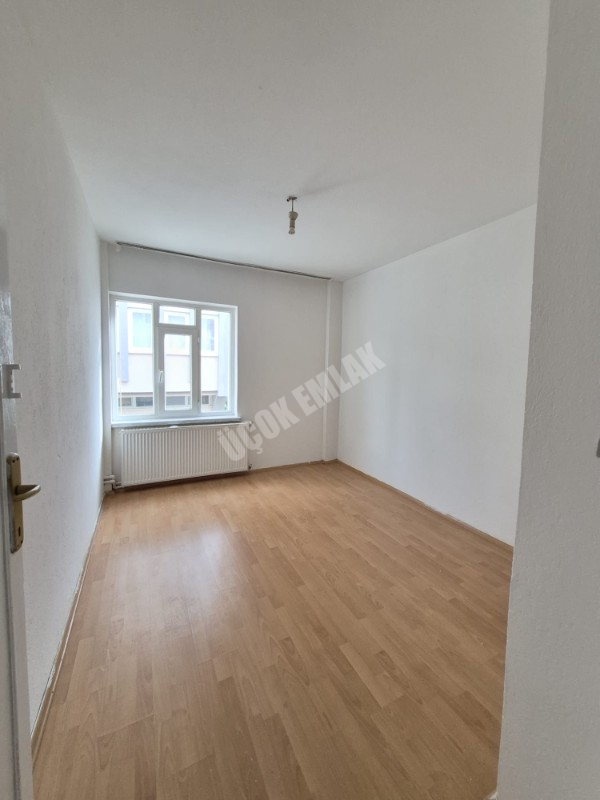AFYON ÜÇOK EMLAKTAN HARBİŞ KOCATEPE MAH 2+1 80M² TEMİZ BAKIMLI KİRALIK DAİRE