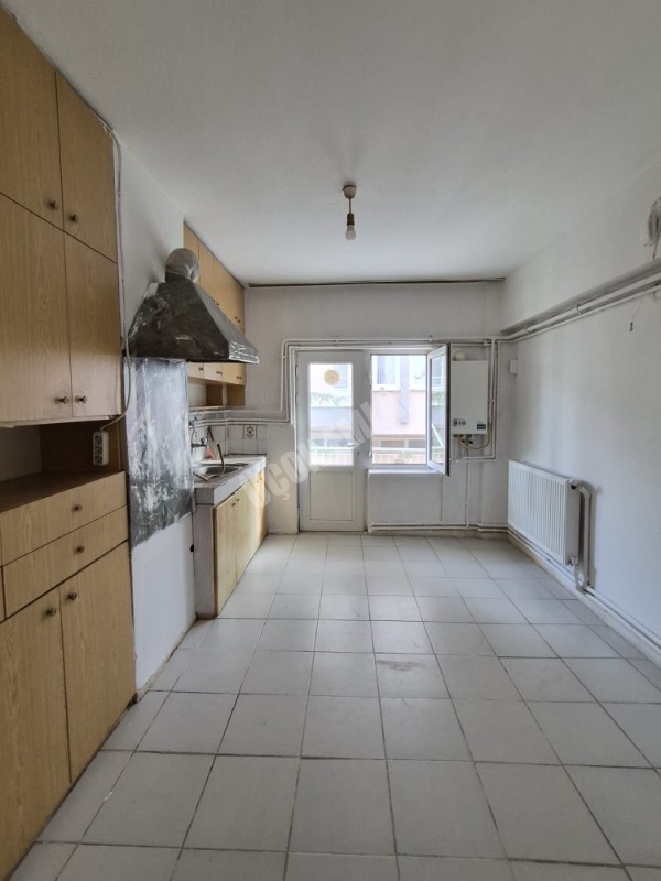 AFYON ÜÇOK EMLAKTAN HARBİŞ KOCATEPE MAH 2+1 80M² TEMİZ BAKIMLI KİRALIK DAİRE