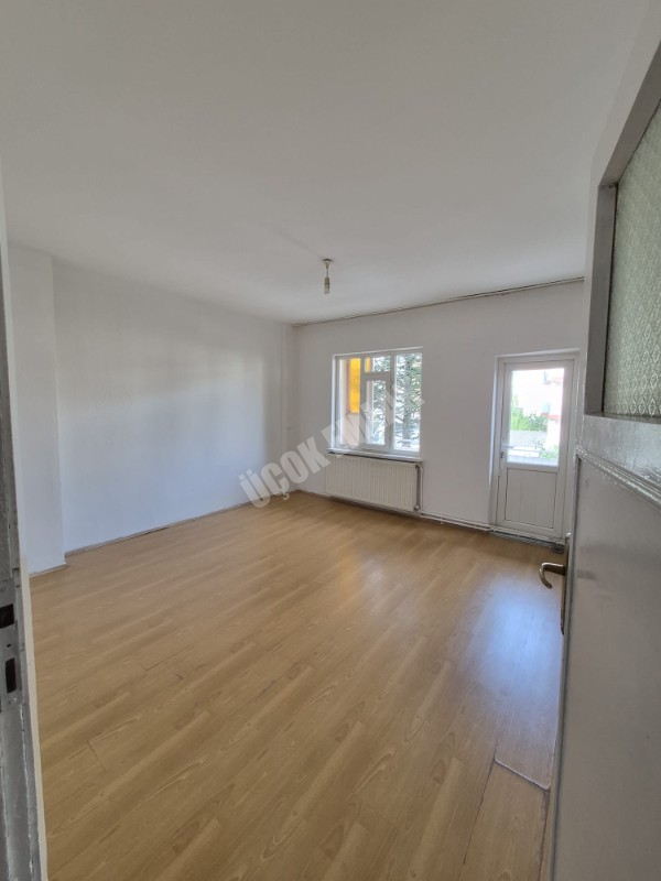 AFYON ÜÇOK EMLAKTAN HARBİŞ KOCATEPE MAH 2+1 80M² TEMİZ BAKIMLI KİRALIK DAİRE