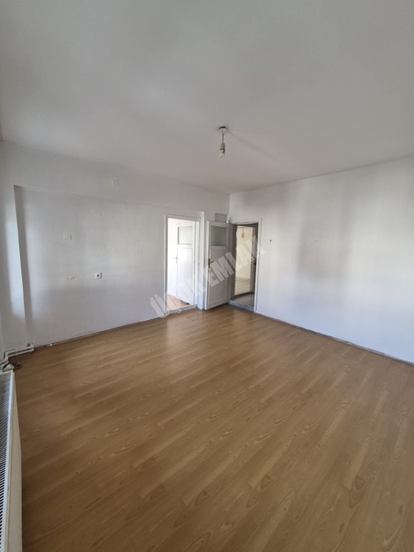 AFYON ÜÇOK EMLAKTAN HARBİŞ KOCATEPE MAH 2+1 80M² TEMİZ BAKIMLI KİRALIK DAİRE