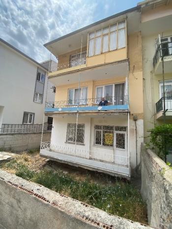 GÜVENAY - ÇORUM KALE MAH. AŞIKLAR TEPESİ CİVARI 3+1 SATILIK DAİRE 