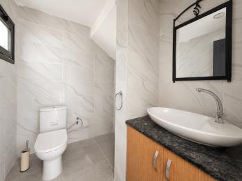 Yeşiltepede Satılık Modern Tasarımlı 3+1 Villa