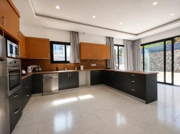 Yeşiltepede Satılık Modern Tasarımlı 3+1 Villa
