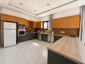 Yeşiltepede Satılık Modern Tasarımlı 3+1 Villa