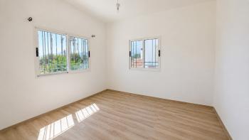 Karşıyaka’da Denize Yürüme Mesafesinde Kiralık Havuzlu 5+1 Villa