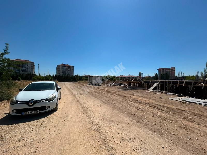 AFYON ÜÇOK EMLAKTAN MAREŞAL FEVZİ ÇAKMAK MAH EBEVEYN BANYOLU  3+1 110M² SIFIR SATILIK DAİRELER 