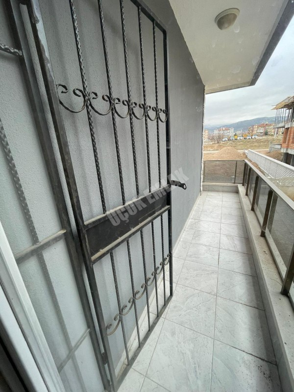 ✭ AFYON ÜÇOK EMLAKTAN MAREŞAL FEVZİ ÇAKMAK MAH 3+1 115M² TEMİZ BAKIMLI SATILIK DAİRE ✭
