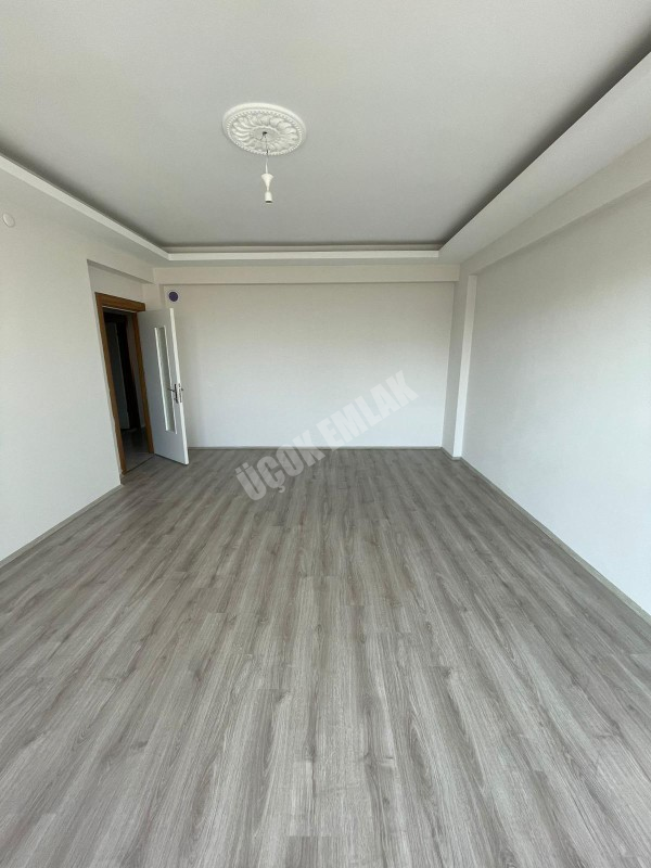✭ AFYON ÜÇOK EMLAKTAN MAREŞAL FEVZİ ÇAKMAK MAH 3+1 115M² TEMİZ BAKIMLI SATILIK DAİRE ✭
