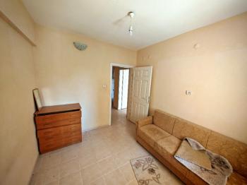 Didim Yeni Mahalle'de Merkezi Konumda Satılık 2+1 Ara Kat Daire