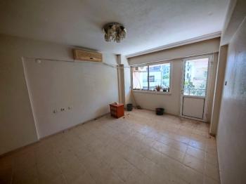 Didim Yeni Mahalle'de Merkezi Konumda Satılık 2+1 Ara Kat Daire