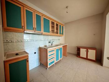 Didim Yeni Mahalle'de Merkezi Konumda Satılık 2+1 Ara Kat Daire