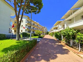 Didim Çamlık Aytepe’de Denize Yakın Eşyalı 3+1 Tripleks Yazlık
