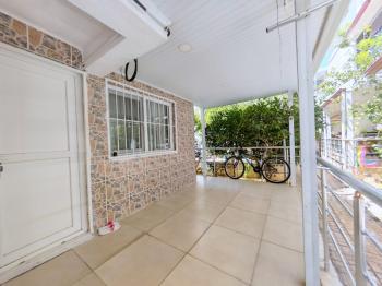 Didim Çamlık Aytepe’de Denize Yakın Eşyalı 3+1 Tripleks Yazlık