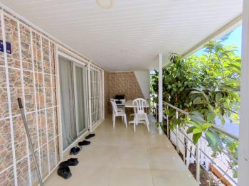 Didim Çamlık Aytepe’de Denize Yakın Eşyalı 3+1 Tripleks Yazlık
