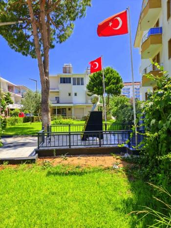 Didim Çamlık Aytepe’de Denize Yakın Eşyalı 3+1 Tripleks Yazlık