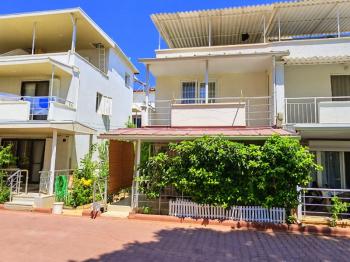 Didim Çamlık Aytepe’de Denize Yakın Eşyalı 3+1 Tripleks Yazlık