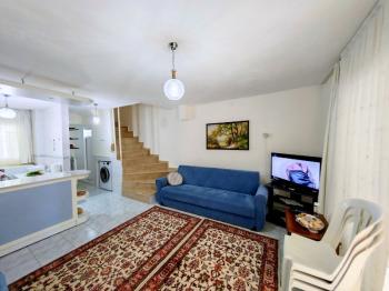 Didim Çamlık Aytepe’de Denize Yakın Eşyalı 3+1 Tripleks Yazlık