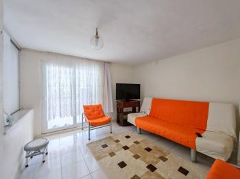 Didim Çamlık Aytepe’de Denize Yakın Eşyalı 3+1 Tripleks Yazlık
