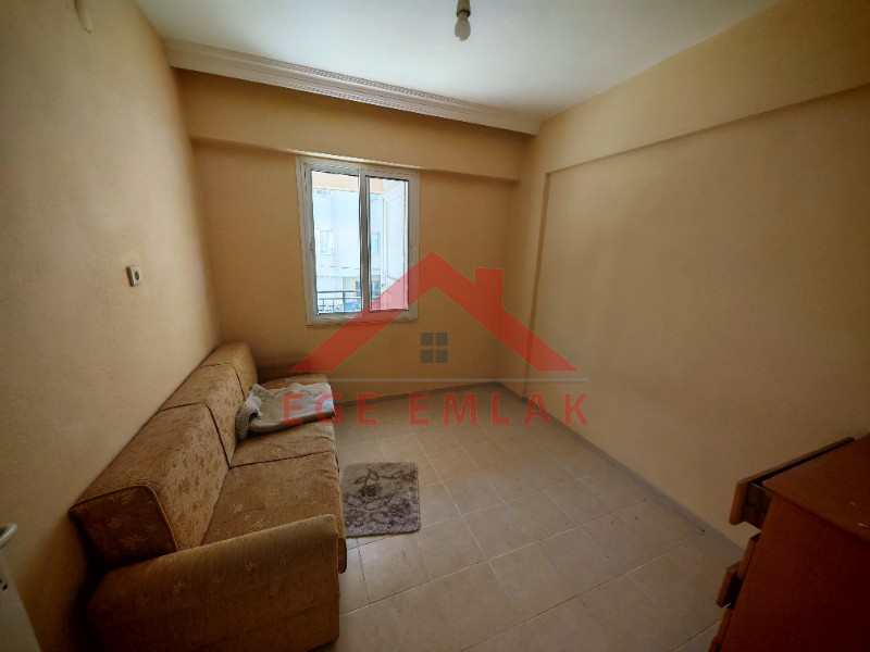 Didim Yeni Mahalle'de Merkezi Konumda Satılık 2+1 Ara Kat Daire