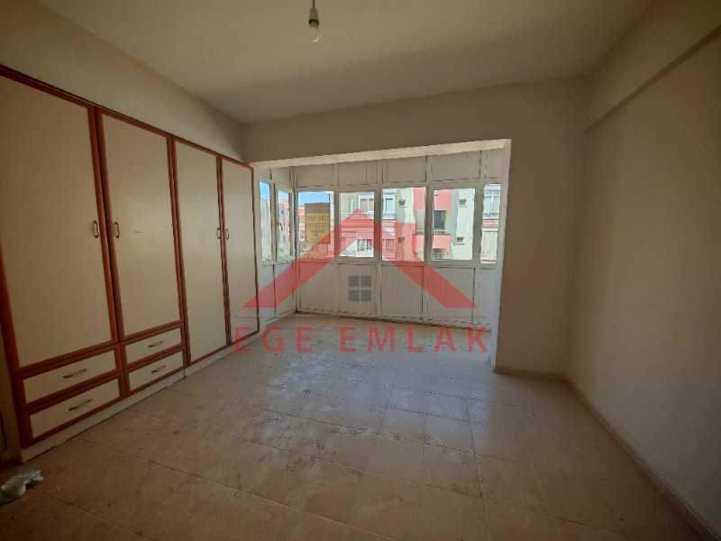 Didim Yeni Mahalle'de Merkezi Konumda Satılık 2+1 Ara Kat Daire