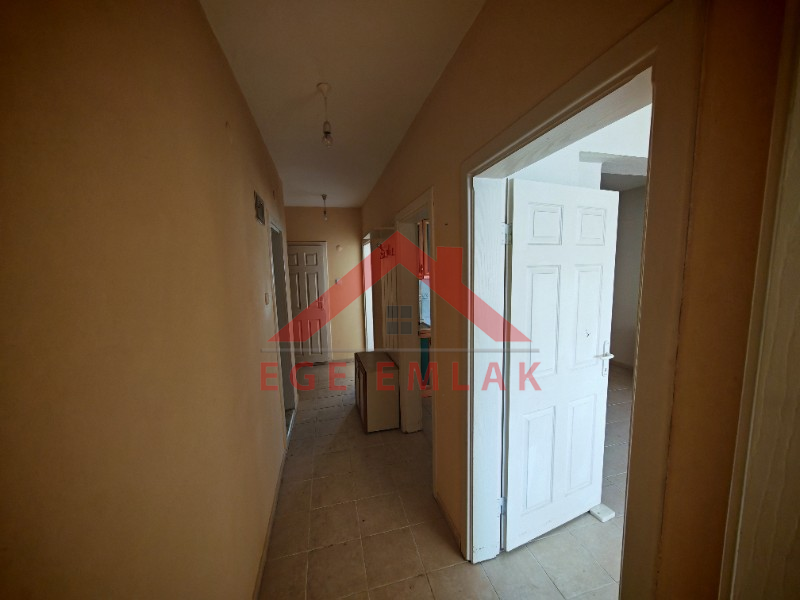Didim Yeni Mahalle'de Merkezi Konumda Satılık 2+1 Ara Kat Daire