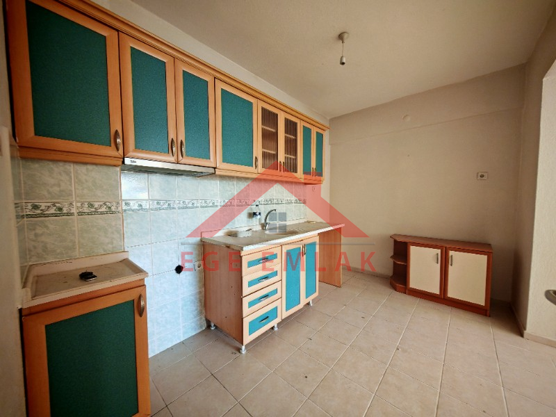 Didim Yeni Mahalle'de Merkezi Konumda Satılık 2+1 Ara Kat Daire