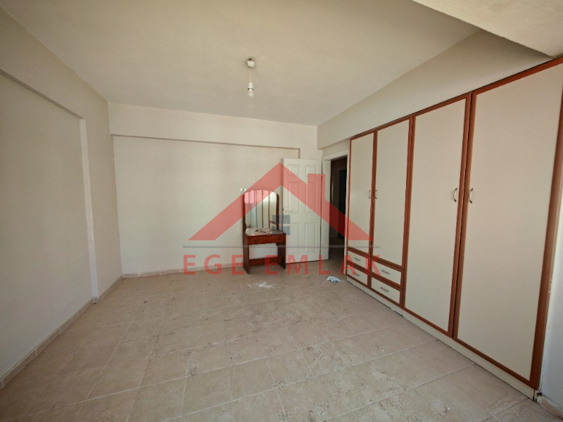 Didim Yeni Mahalle'de Merkezi Konumda Satılık 2+1 Ara Kat Daire