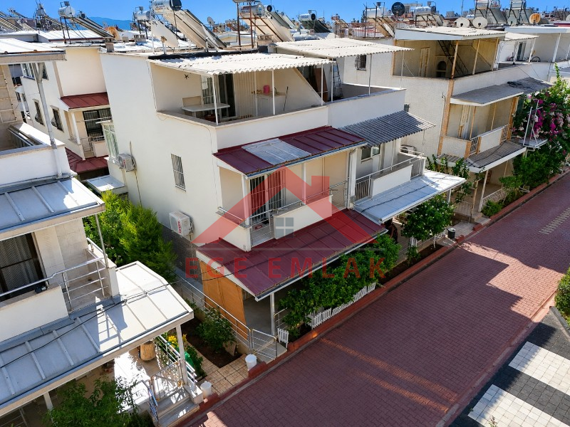 Didim Çamlık Aytepe’de Denize Yakın Eşyalı 3+1 Tripleks Yazlık