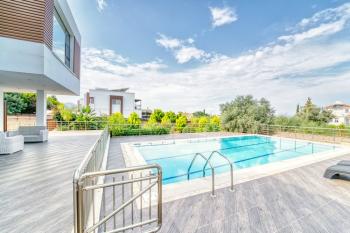 KKTC Girne Çatalköy'de Geniş Bahçeli Ödeme Planlı Satılık 4+1 Havuzlu Lüks Villa
