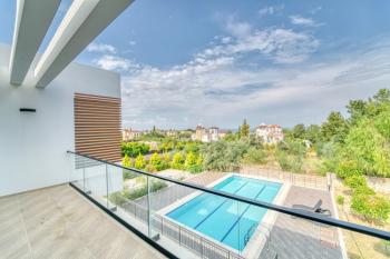 KKTC Girne Çatalköy'de Geniş Bahçeli Ödeme Planlı Satılık 4+1 Havuzlu Lüks Villa