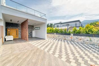 KKTC Girne Çatalköy'de Geniş Bahçeli Ödeme Planlı Satılık 4+1 Havuzlu Lüks Villa