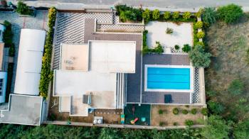 KKTC Girne Çatalköy'de Geniş Bahçeli Ödeme Planlı Satılık 4+1 Havuzlu Lüks Villa