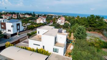 KKTC Girne Çatalköy'de Geniş Bahçeli Ödeme Planlı Satılık 4+1 Havuzlu Lüks Villa