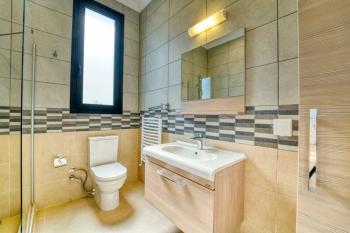 KKTC Girne Çatalköy'de Geniş Bahçeli Ödeme Planlı Satılık 4+1 Havuzlu Lüks Villa