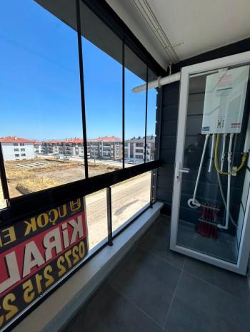 AFYON ÜÇOK EMLAKTAN KANLICA MAH +1 110M² SIFIR AYARINDA KİRALIK  DAİRE 